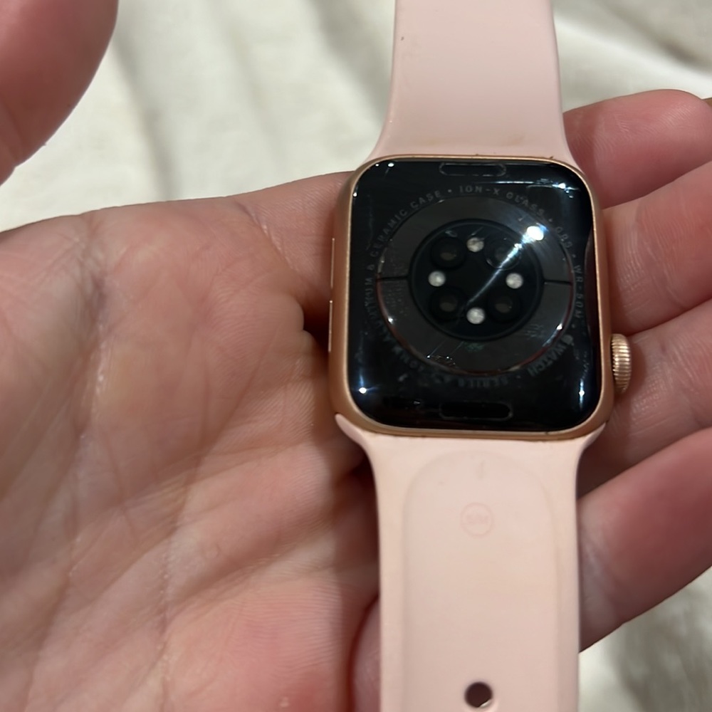 Apple Watch - Picture 2 of 2